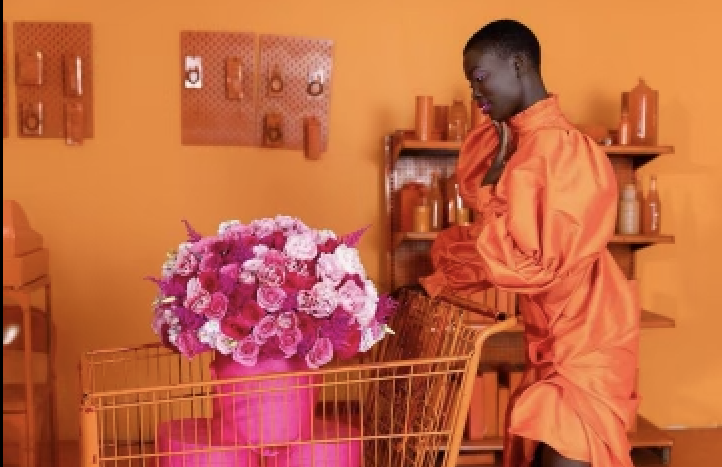 The Mental Health Benefits of Weekly Floral Delivery: Embracing Diversity in Luxury Flower Artistry