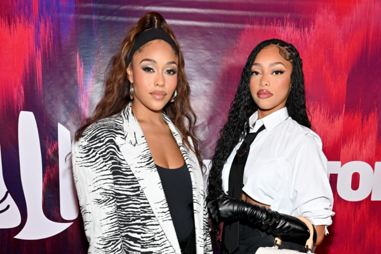 Jodie & Jordan Woods Giving Each other Their Flowers At The 2023 Essence Gu Summit