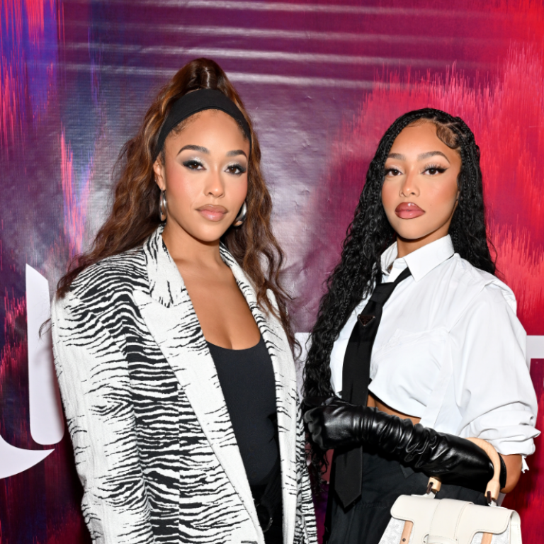 Jodie & Jordan Woods Giving Each other Their Flowers At The 2023 Essence Gu Summit