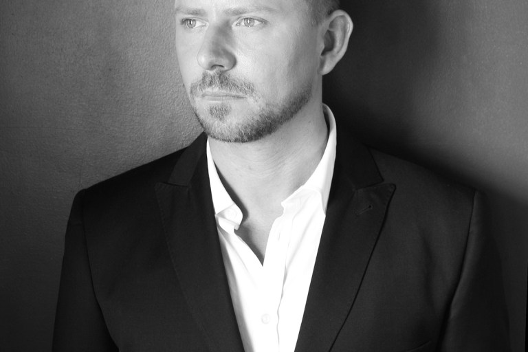 Wayne Goss Reveals 5 Foolproof Tips to Make Your Makeup Last All Day