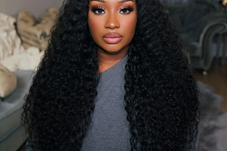 How Makeupd0ll Gets That Flawless Filter Look Without a Filter