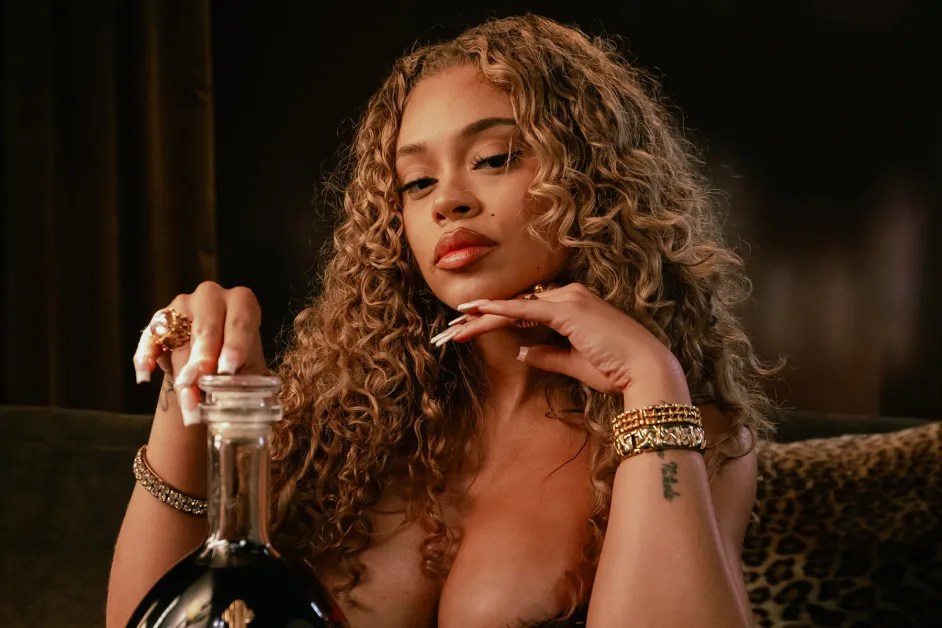 01 Latto Dusse Billboard 1800jpg E52db1