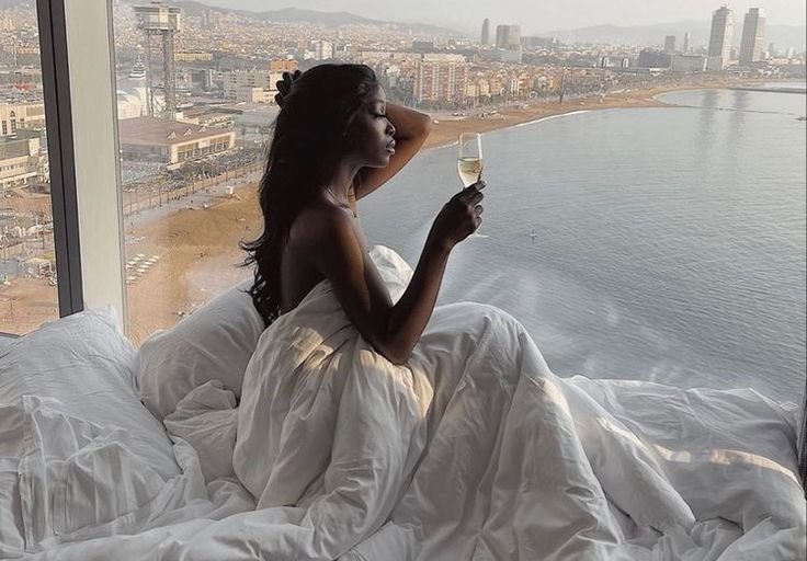 Master Your Week With This Dreamy Main Character Evening Routine