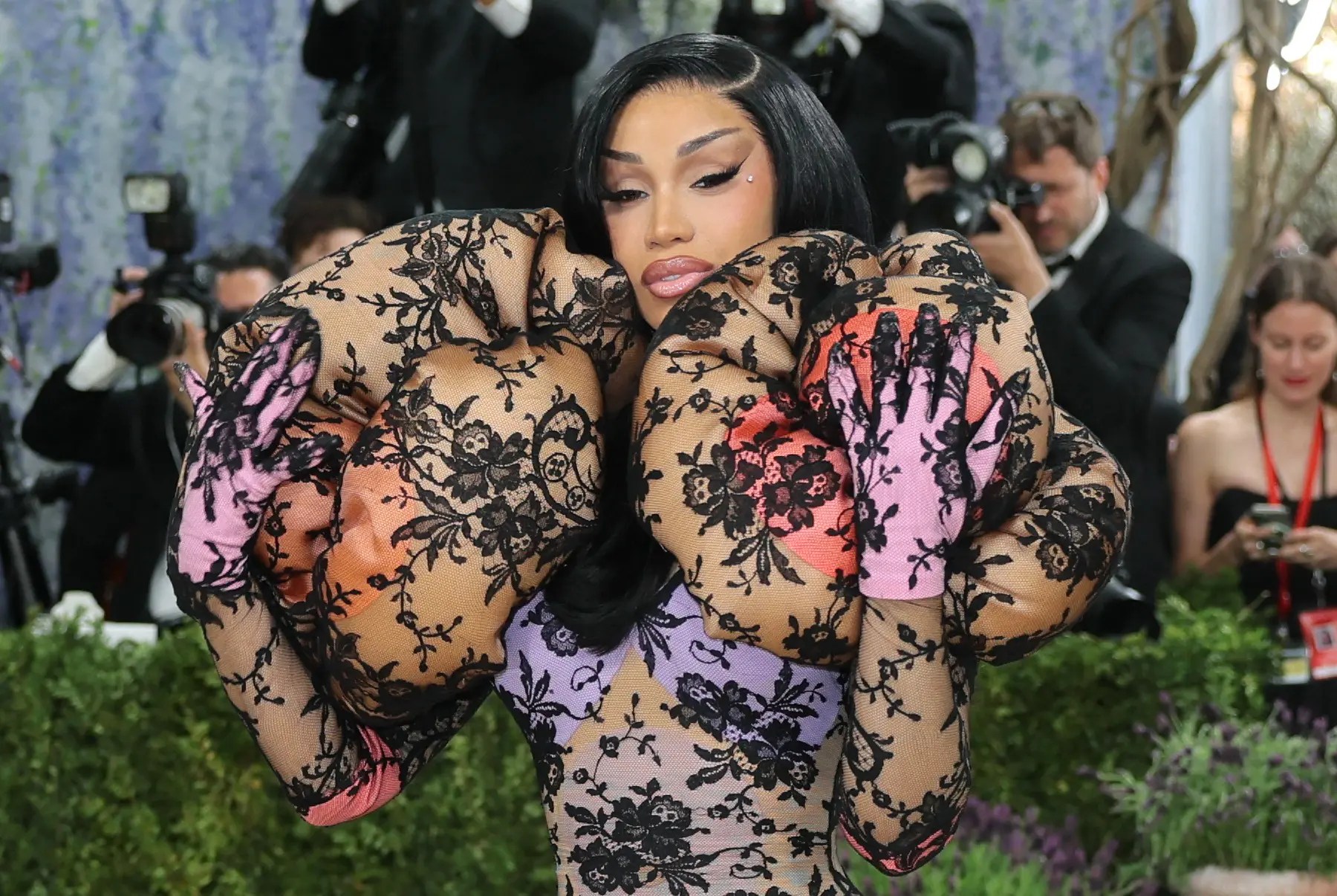Cardi B Poses Met Gala 127015368jpg F58828