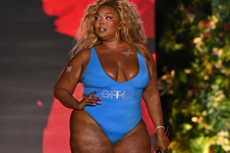 Lizzo Sports Illustrated Performance Shuts Down the 2026 Runway